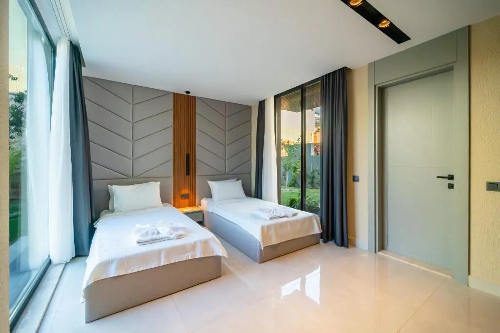 Twin bedroom